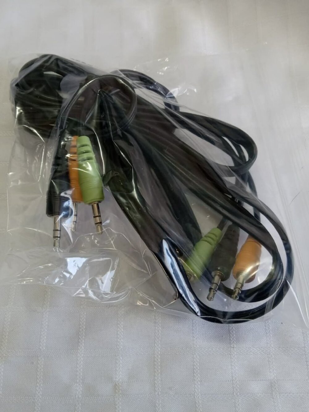 Genuine 6-Channel CablePurpose: Carries discrete 5.1 analog audio signals
